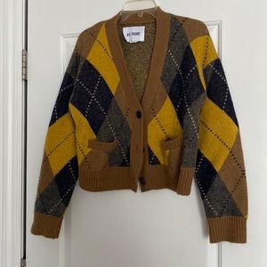RE/DONE 90’s era inspired Cropped Argyle V neck cardigan.